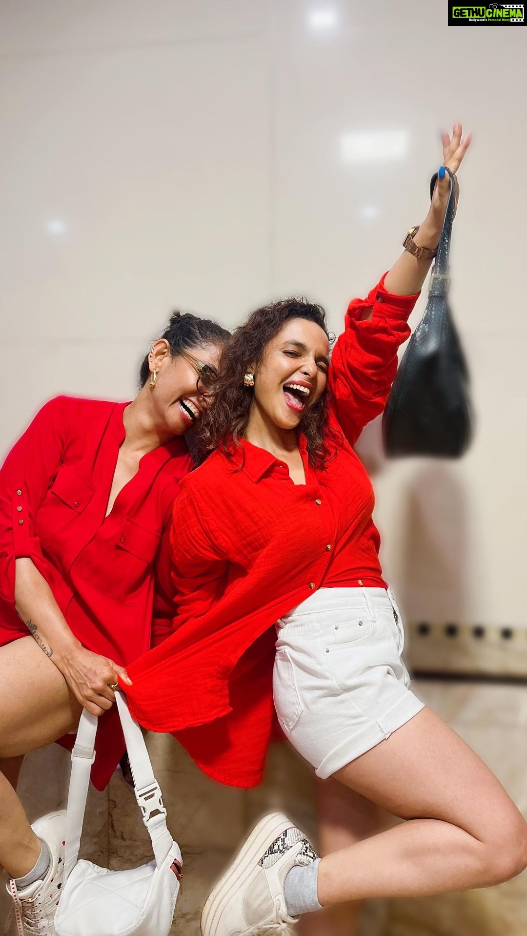 Shruti Ulfat Instagram - Who copies who 😵💫😜😅 #chittybytes Mumbai - मुंबई