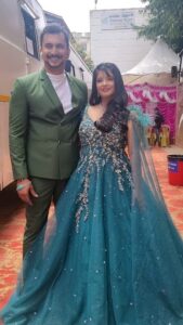 Shubha Poonja Instagram - With my hubby .. guest for special episode of Jodi number 1. 

Styling by  @roshanaiyappa_official outift @custom_made_fashions 
Make up and hair by @makeoverwithlakshmi_gowda