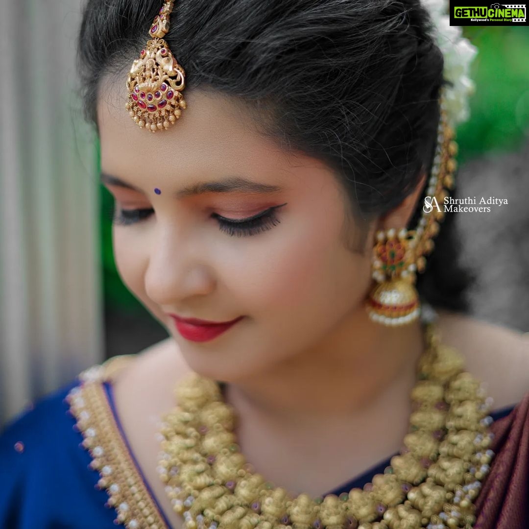 Shubha Poonja Instagram - Shoot organizer- @shru_aditya Makeup- @Shruthiaditya_makeovers Hairstyle- @hair_by_kshamakotresh Jewellery - @shiva_enterprises_dvg Outfit- @florencefashion4 📸- @kumar_photography_dvg Location- @elementscelebratebangalore