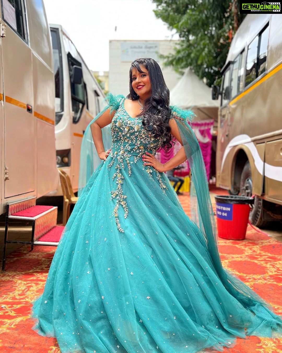 Shubha Poonja Instagram - @shubhapoonja dolled up in @custom_made_fashions look for special episodes of #jodi no 1 season 2 by @zeekannada ๐บ Styling @roshanaiyappa_official Makeup @makeoverwithlakshmi_gowda accessories @rent_a_smile #shubhapoonja #shubhapoonjafans Zee Kannada