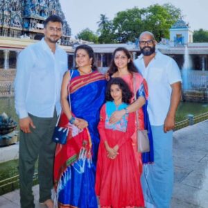 Shubha Poonja Instagram - Madurai meenakshi temple visit .. with hubby and the beautiful couple @t3linpk  and imaya ..
Thank you @trarang_  for the beautiful saree .. loved it ...