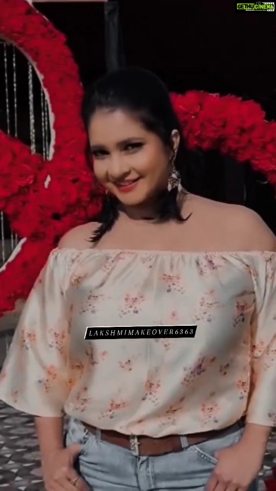 Shubha Poonja Instagram - ☺😍 Mua for this beautiful look ... @shubhapoonja @lakshmimakeover6363 @lakshmi_hair_artist #kannadasongsarebest👌👌 #kannadamovie #ambujamoviesong #sandalwood #bridalmakeupartist #proffessinoal #muabanglore #muhoorthamlook #receptionlook #hudabeauty #maccosmetics #kannadathi💛❤️ #brudesofindia #instagramreels #likeskaro❤️ #likesforlike #followforfollowback #muagoals❤️ #photographymakeup #weddinginspiration #weddingbridestyles #hairartist #lovewithfashionstyle