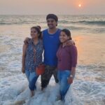 Shubha Poonja Instagram - #family vacation... finally i get a pic with my sister in law ...@sushmahabala and ofcourse no trip is complete without one of my bestie s champu @manjupavagada.official