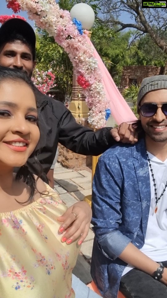 Shubha Poonja Instagram - And that's a wrap.... .for ambuja see you'll at the theatres 🎥....@directorsrini @deepakthebard #songshoot #instagramreels #Shubhapoonja #shubhapoonjafans