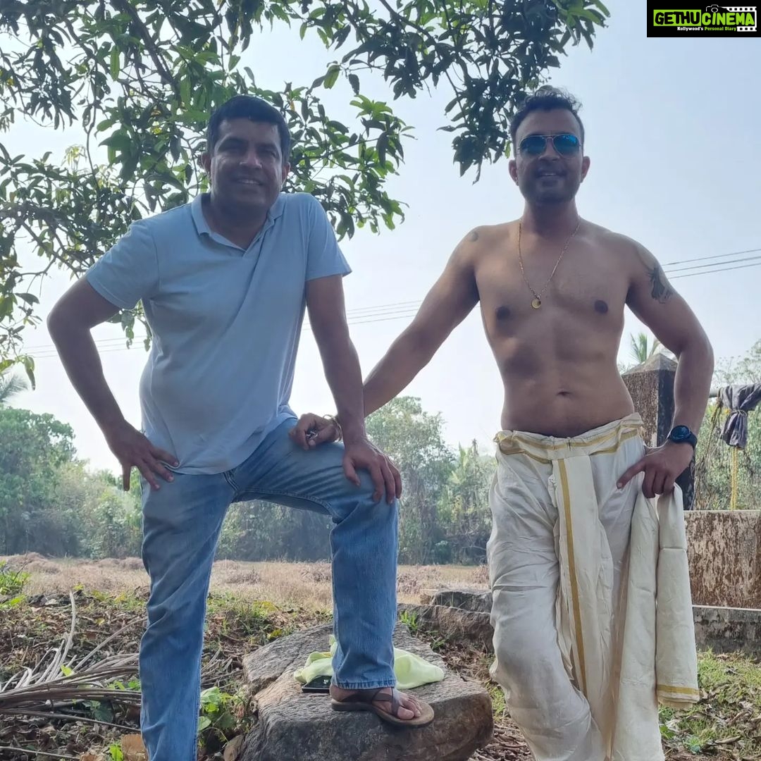 Shubha Poonja Instagram - Here are pics of my anna s .. older brothers ... my sister in law and my cutest nephew .. they hate pictures .. thats why they never allow me to post their pics ... managed to convince them ...#shivratri #shirva #mangalore
