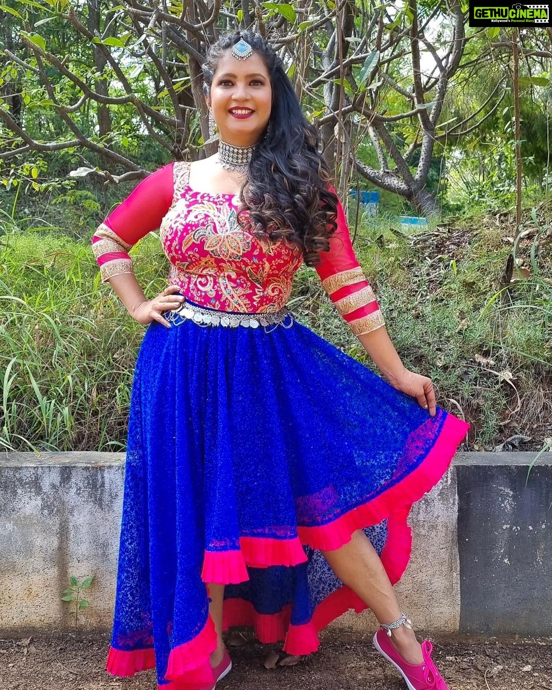 Shubha Poonja Instagram - For the #bigbossseason9kannada Finale 💃🏻 performance 🔥 🔥 🔥 I am falling in love with this 🫶🏻💕 Makeup for the Stunning @shubhapoonja 🥰 Working with you is an absolute delight ♥️🤩 To more projects 🥂 Once again thank you for this opportunity☺️ Hairstyle by : @lakshmimakeover6363 Styled by : @vastrasanskara Ending the #2022 year working for My one of fav Reality show😍 ♦️Bridal makeup booking or enquiries pls contact 📞 7️⃣2️⃣0️⃣4️⃣1️⃣4️⃣4️⃣3️⃣4️⃣6️⃣ #ramyakambarajumakeupartist #shootdairies #actressshubhapoonja #bigboss #season9 #kannada #finale #performance #makeupwork #bangaloremakeupartist #indowestern #silverjewelry #kannadaactress #mogginamanasu #actress #makeupaddict #hairstyles Innovative Film City