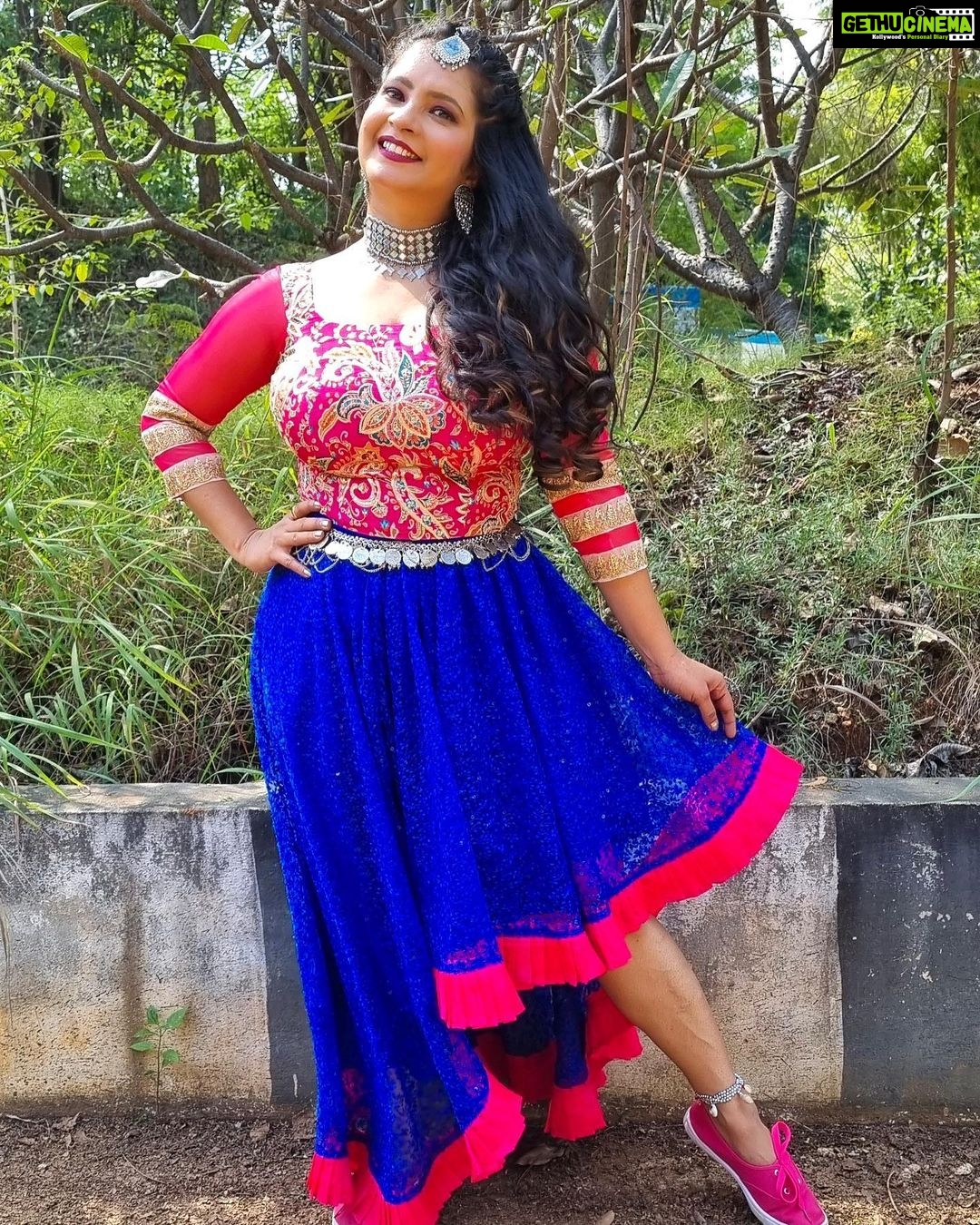 Shubha Poonja Instagram - For the #bigbossseason9kannada Finale 💃🏻 performance 🔥 🔥 🔥 I am falling in love with this 🫶🏻💕 Makeup for the Stunning @shubhapoonja 🥰 Working with you is an absolute delight ♥️🤩 To more projects 🥂 Once again thank you for this opportunity☺️ Hairstyle by : @lakshmimakeover6363 Styled by : @vastrasanskara Ending the #2022 year working for My one of fav Reality show😍 ♦️Bridal makeup booking or enquiries pls contact 📞 7️⃣2️⃣0️⃣4️⃣1️⃣4️⃣4️⃣3️⃣4️⃣6️⃣ #ramyakambarajumakeupartist #shootdairies #actressshubhapoonja #bigboss #season9 #kannada #finale #performance #makeupwork #bangaloremakeupartist #indowestern #silverjewelry #kannadaactress #mogginamanasu #actress #makeupaddict #hairstyles Innovative Film City