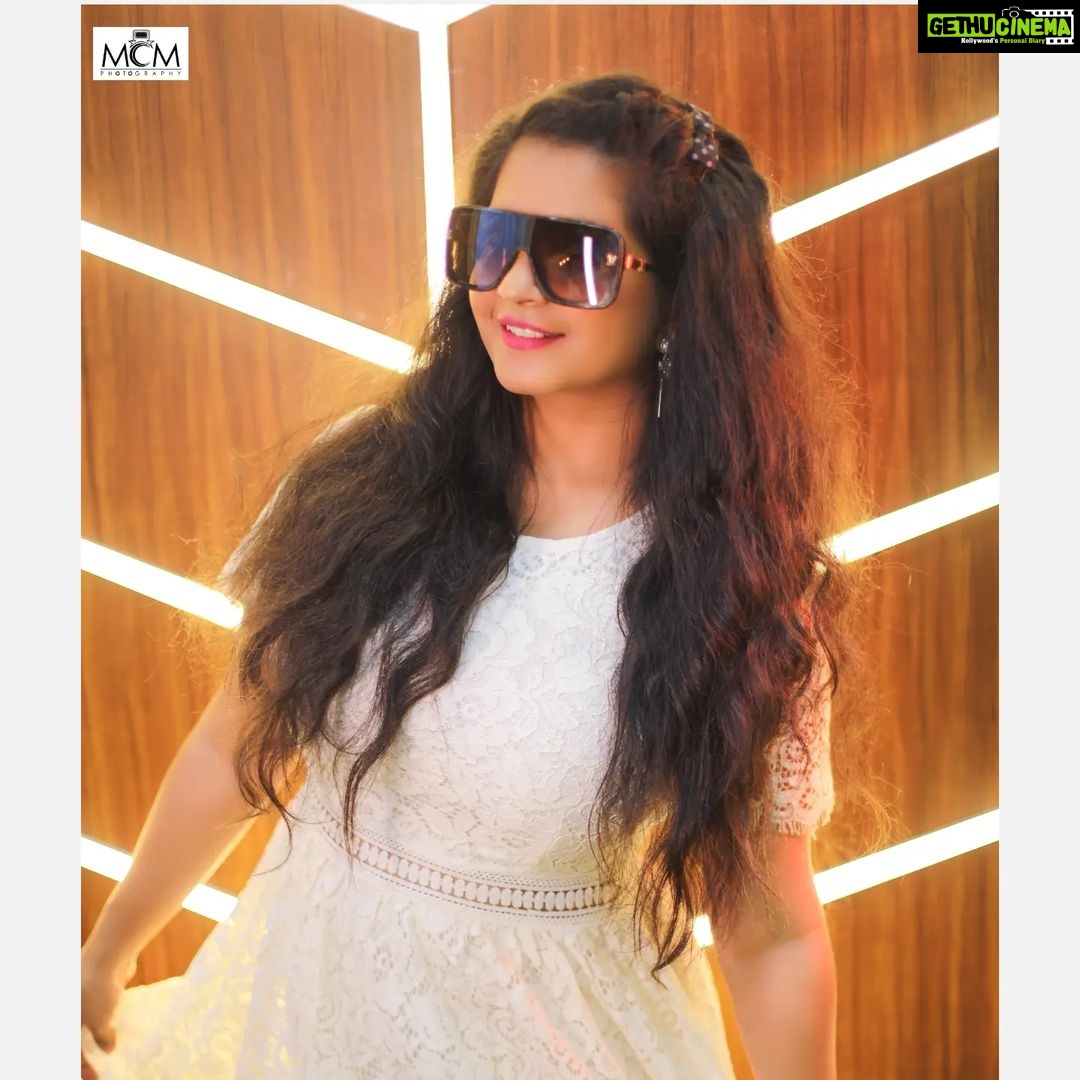 Shubha Poonja Instagram - @manjunathmagaji24 @magical_mcm_studio ....rent out your studio.. .. awesome studio manju .. all the best .. for some great photo shoots ....#shubapoonja #shubhapoonjafans #instagram#instagramreels
