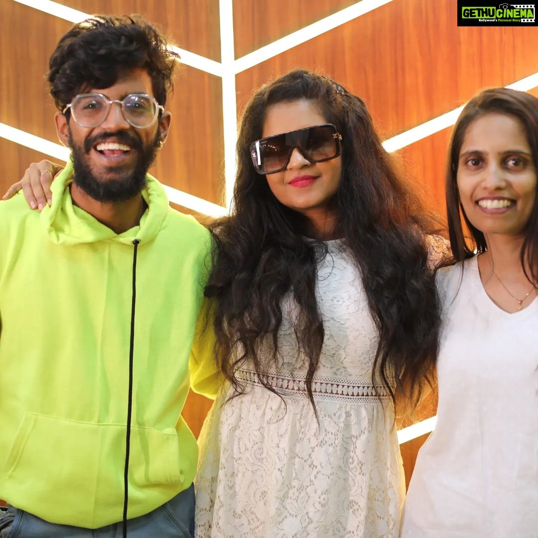 Shubha Poonja Instagram - @manjunathmagaji24 @magical_mcm_studio ....rent out your studio.. .. awesome studio manju .. all the best .. for some great photo shoots ....#shubapoonja #shubhapoonjafans #instagram#instagramreels