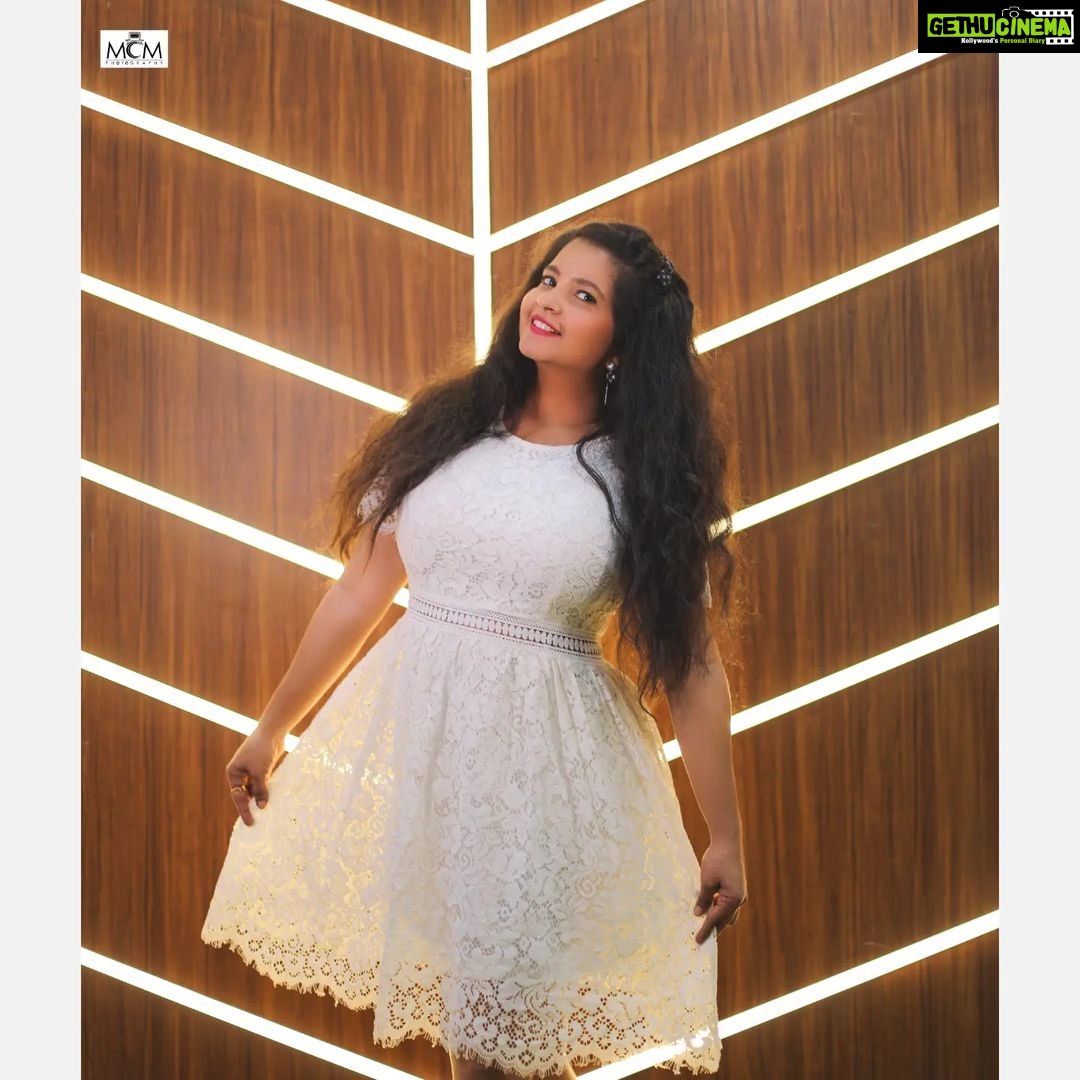 Shubha Poonja Instagram - Visiting @manjunathmagaji24 studio for the first time .. its amazing... and some casual pics taken then ... no planning Sudden candids ... do visit @mcm__photography__ studio for photos shoots.. and rentals