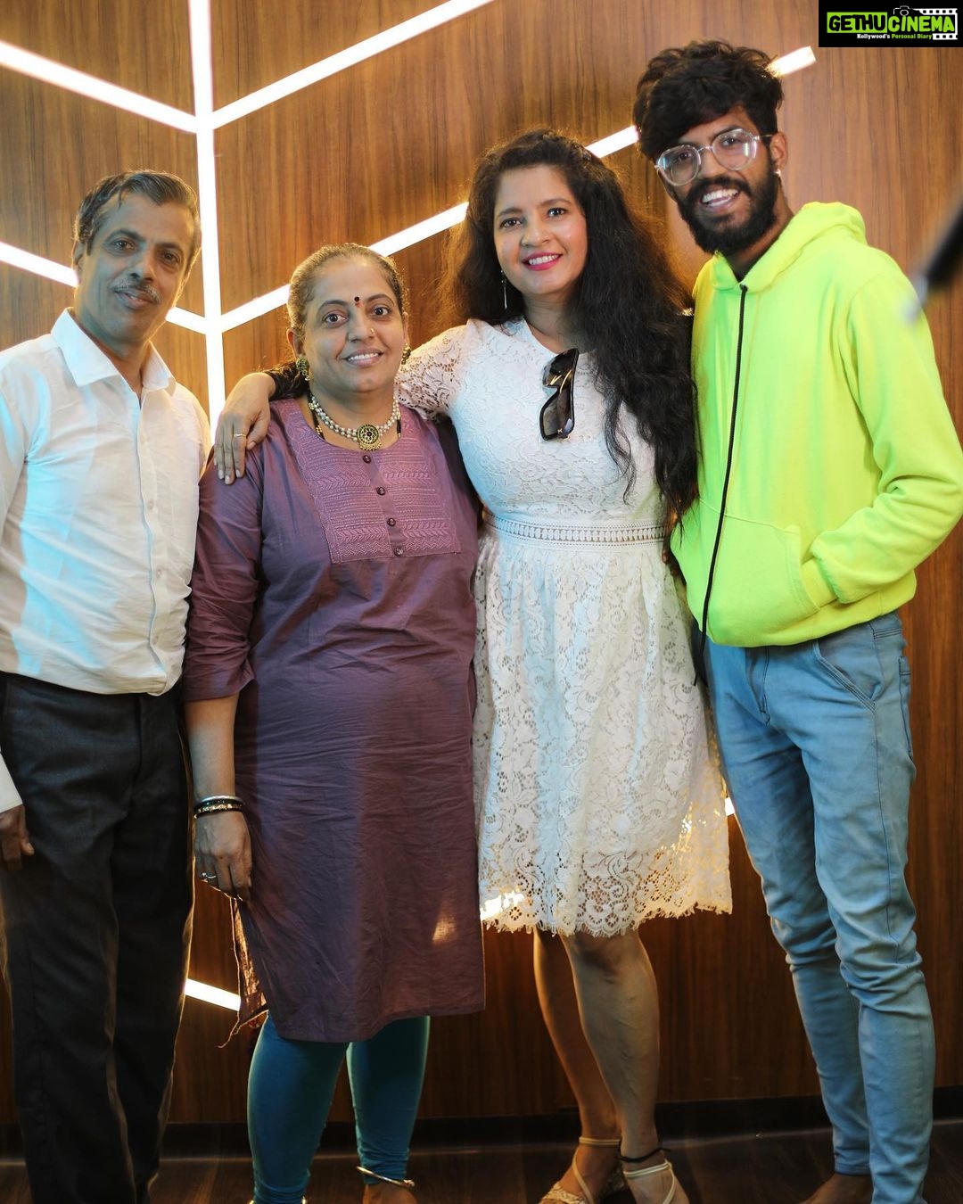 Shubha Poonja Instagram - Thank u rani ma 🥰for coming to my studio @shubhapoonja @magical_mcm_studio