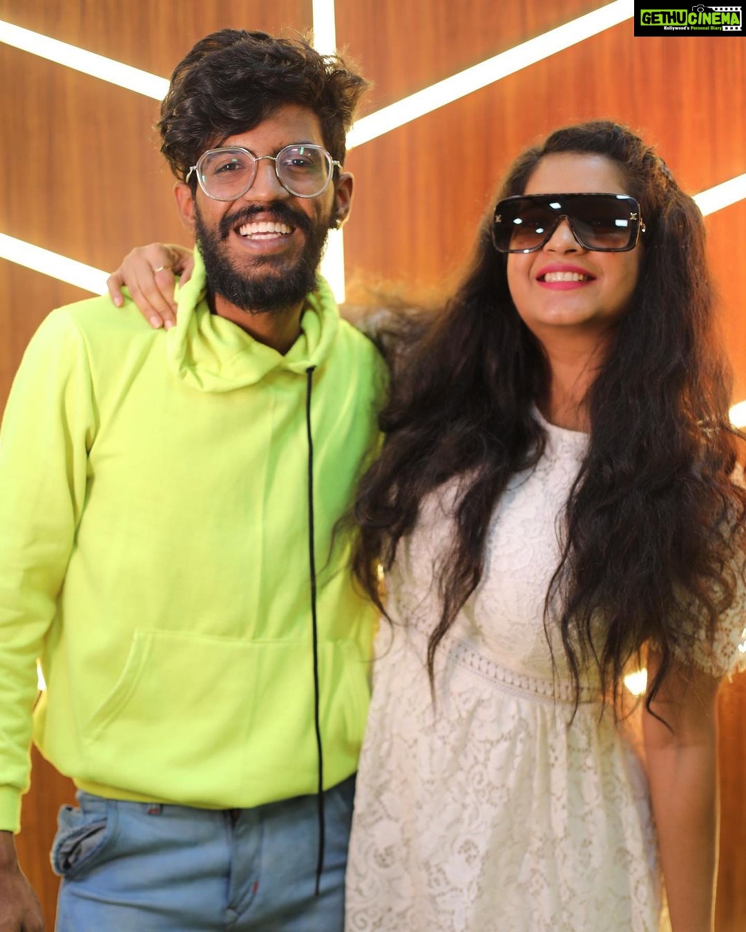 Shubha Poonja Instagram - Thank u rani ma 🥰for coming to my studio @shubhapoonja @magical_mcm_studio