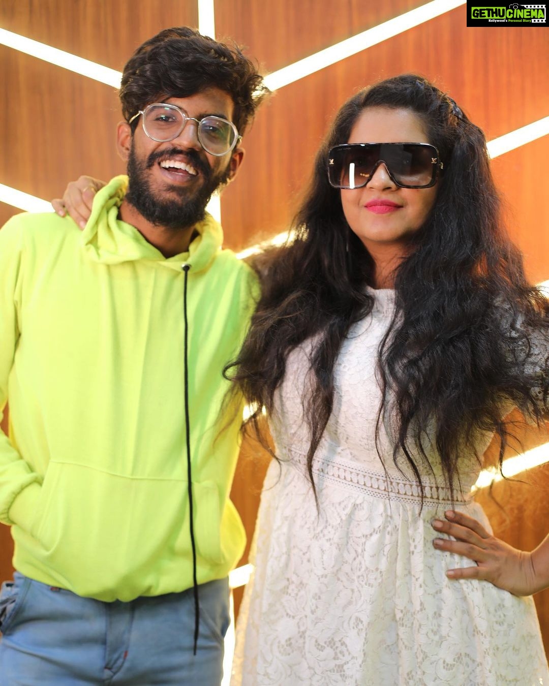 Shubha Poonja Instagram - Thank u rani ma 🥰for coming to my studio @shubhapoonja @magical_mcm_studio