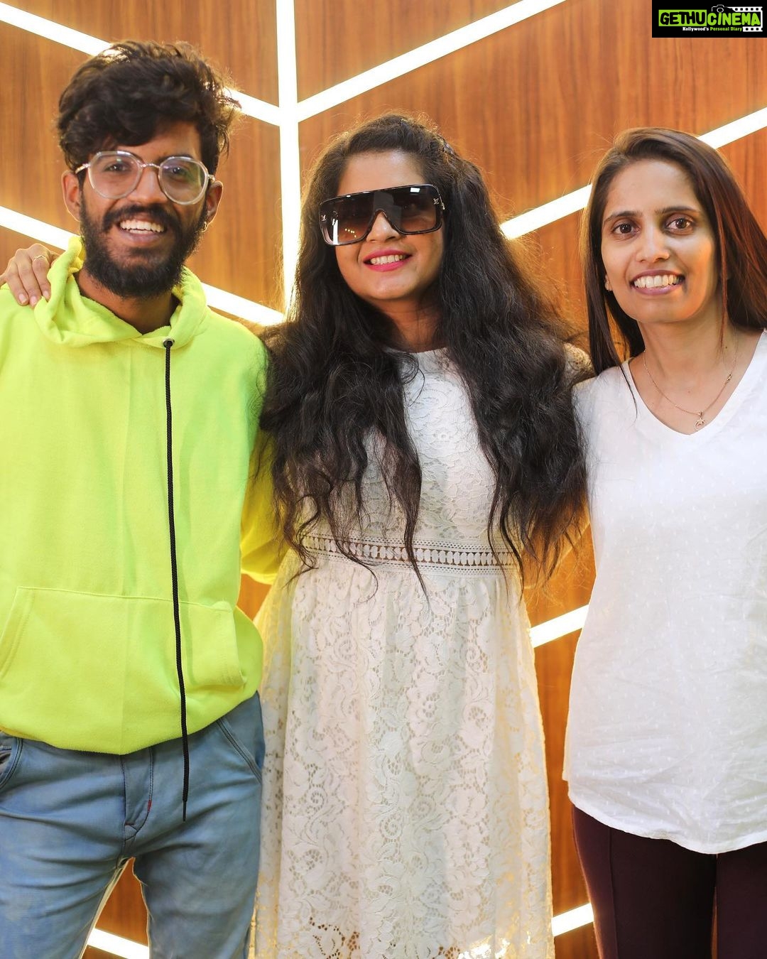 Shubha Poonja Instagram - Thank u rani ma 🥰for coming to my studio @shubhapoonja @magical_mcm_studio