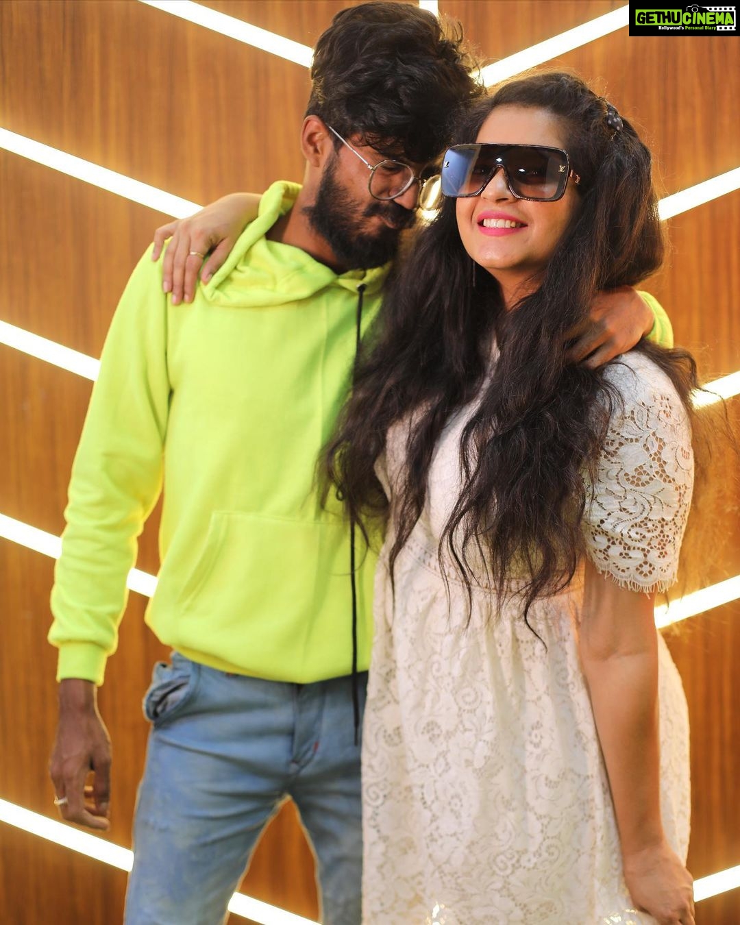 Shubha Poonja Instagram - Thank u rani ma 🥰for coming to my studio @shubhapoonja @magical_mcm_studio