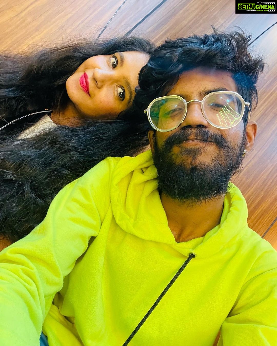 Shubha Poonja Instagram - Thank u rani ma 🥰for coming to my studio @shubhapoonja @magical_mcm_studio