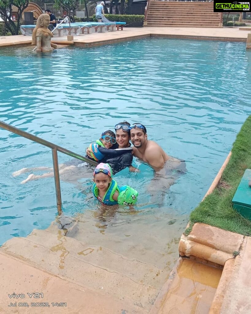 Shweta Bhardwaj Instagram - Staycation and some luck with sun 🌞 shining on us 👨‍👩‍👧‍👦🏊‍♀