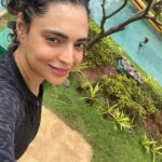 Shweta Bhardwaj Instagram - Staycation and some luck with sun 🌞 shining on us 👨‍👩‍👧‍👦🏊‍♀️