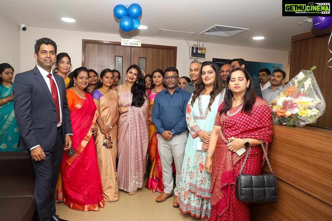 Shwetha Srivatsav Instagram - From the inaugural event for the launch of IVF centre - Kinder Women’s hospital & fertility centre @kinderhospitalsbangalore . It was absolutely a pleasure to meet you all , Chairman Dr.V.K. Pradeep Kumar, CEO Mr. Renjith Krishnan , Sr. Consultant Dr. Chandana Narayana 😊🙏🏽and I wish all the very best to the entire team.