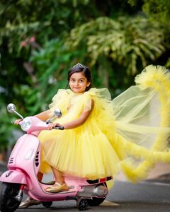 Shwetha Srivatsav Instagram - HAPPY 6 to my little princess @ashmitha.srivatsav !! You’re truly an angel on earth. Nothing lights up my world more than you! May you be surrounded by love and all your favorite things today and forever my dear ,super sweet, intelligent, and gorgeous daughter. I’m so grateful to God that He chose me to be your mother. There is no greater love. God sent you to bless us with your love and for that I’m tremendously blessed. Wishing my forever mini-me a fabulous birthday! #birthday #daughter #6thbirthday #angel 
PC : @framesbyvikaskakolu ❤️👌
Event organizer : @Ashwinisudhi_makeoverartistry 
@goldenmakeupstudio_ashwini ❤️👌
Costume : @classy.desingerhouse❤️👌
Hair @makeoverby_yadushyla👌❤️