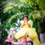 Shwetha Srivatsav Instagram - HAPPY 6 to my little princess @ashmitha.srivatsav !! You’re truly an angel on earth. Nothing lights up my world more than you! May you be surrounded by love and all your favorite things today and forever my dear ,super sweet, intelligent, and gorgeous daughter. I’m so grateful to God that He chose me to be your mother. There is no greater love. God sent you to bless us with your love and for that I’m tremendously blessed. Wishing my forever mini-me a fabulous birthday! #birthday #daughter #6thbirthday #angel PC : @framesbyvikaskakolu ❤️👌 Event organizer : @Ashwinisudhi_makeoverartistry @goldenmakeupstudio_ashwini ❤️👌 Costume : @classy.desingerhouse❤️👌 Hair @makeoverby_yadushyla👌❤️