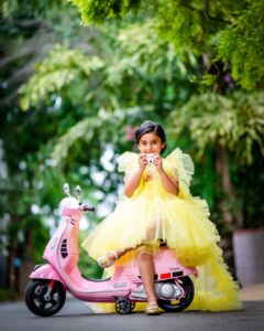 Shwetha Srivatsav Instagram - HAPPY 6 to my little princess @ashmitha.srivatsav !! You’re truly an angel on earth. Nothing lights up my world more than you! May you be surrounded by love and all your favorite things today and forever my dear ,super sweet, intelligent, and gorgeous daughter. I’m so grateful to God that He chose me to be your mother. There is no greater love. God sent you to bless us with your love and for that I’m tremendously blessed. Wishing my forever mini-me a fabulous birthday! #birthday #daughter #6thbirthday #angel 
PC : @framesbyvikaskakolu ❤️👌
Event organizer : @Ashwinisudhi_makeoverartistry 
@goldenmakeupstudio_ashwini ❤️👌
Costume : @classy.desingerhouse❤️👌
Hair @makeoverby_yadushyla👌❤️