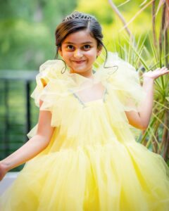 Shwetha Srivatsav Instagram - HAPPY 6 to my little princess @ashmitha.srivatsav !! You’re truly an angel on earth. Nothing lights up my world more than you! May you be surrounded by love and all your favorite things today and forever my dear ,super sweet, intelligent, and gorgeous daughter. I’m so grateful to God that He chose me to be your mother. There is no greater love. God sent you to bless us with your love and for that I’m tremendously blessed. Wishing my forever mini-me a fabulous birthday! #birthday #daughter #6thbirthday #angel PC : @framesbyvikaskakolu ❤️👌 Event organizer : @Ashwinisudhi_makeoverartistry @goldenmakeupstudio_ashwini ❤️👌 Costume : @classy.desingerhouse❤️👌 Hair @makeoverby_yadushyla👌❤️