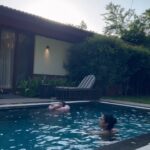 Shwetha Srivatsav Instagram – A little bit of pool time!! @gamyam_retreat 
#luxurypoolvilla #privatepoolvilla #luxuryresorts #karnataka #uttarakannada #kumta 
@ashmitha.srivatsav