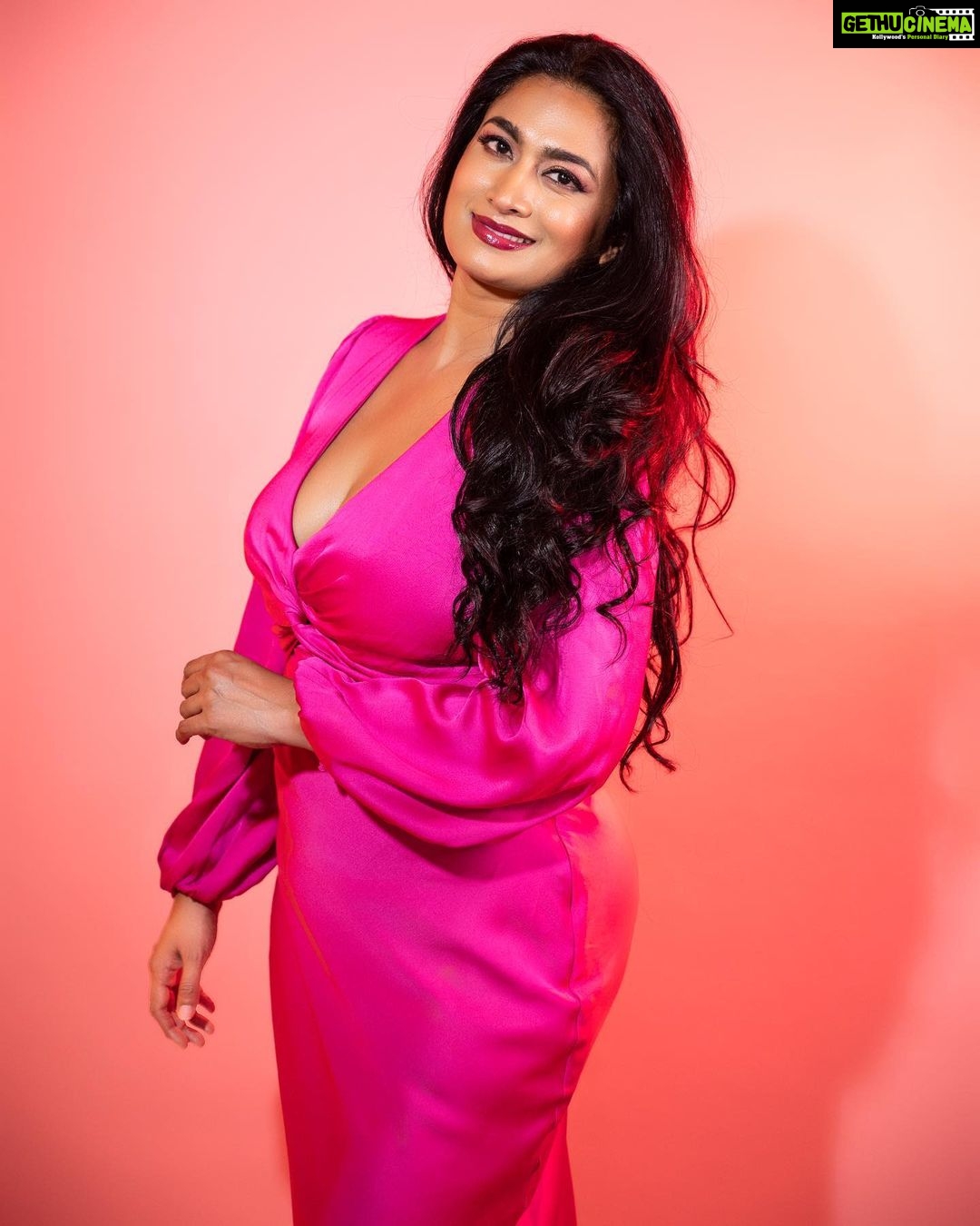 Shwetha Srivatsav - 18.5K Likes - 🎆
PC : @chidu.ln (one of the most talented photographers 👌)
MUA : @makeupbypallavishetty