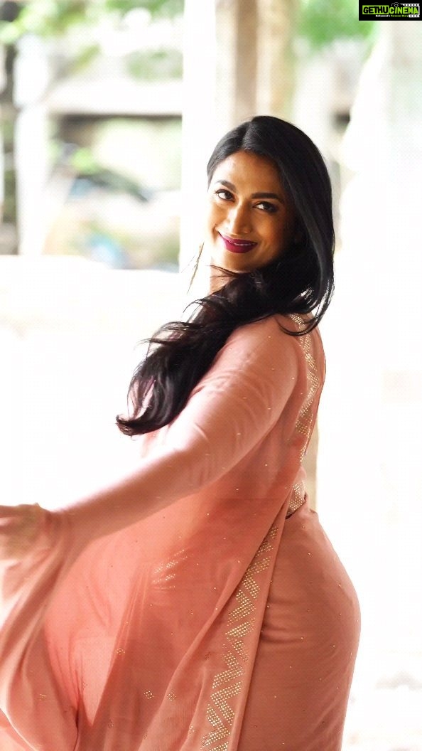 Shwetha Srivatsav Instagram - Lala lala lala land 😘!! #slowmotion #sareelove #filmy 📸: @amarnathsaraswathi thank you for these clicks 🤗!!