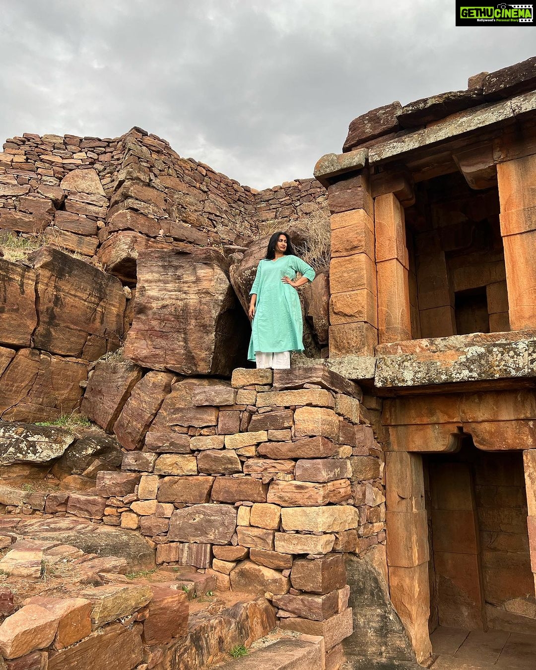 Shwetha Srivatsav Instagram - Where could this be?! Any guesses??! 😉