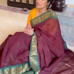 Shwetha Srivatsav Instagram - ಹಾಡುವಾಗ ರಾಗ ತಾಳ ಲಯಗಳಲ್ಲಿ ತಪ್ಪಾಗಿದ್ದರೆ ಕ್ಷಮಿಸಿ, ಖಂಡಿತ ನಾನು ಗಾಯಕಿಯಂತು ಅಲ್ಲ. ಚಿಕ್ಕಂದಿನಲ್ಲಿ ರಾಮನವಮಿಯಂದು ದೇವಸ್ಥಾನಗಳಲ್ಲಿ ಪಾನಕ ಹಂಚೋದು, ಎಲ್ಲ ಮಕ್ಕಳು ಸೇರಿ ಹಾಡೋದು ಇವೆಲ್ಲ ನೆನಪಾಯಿತು. ಹಾಗಾಗಿ ಈ ಹಾಡು ಸವಿ ನೆನಪಷ್ಟೇ, ಇಂದಿನ ಪೀಳಿಗೆಗು ಇವೆಲ್ಲದರ ನೆನಪುಗಳನ್ನು ಅವರ ಜೀವನದಲ್ಲಿ ತುಂಬಲು ಪ್ರಯತ್ನಿಸೋಣ. ರಾಮ ನವಮಿ ಹಬ್ಬದ ಶುಭಾಶಯಗಳು!! #ramanavami #kannadathi #shwethasrivatsav #festival #southindian