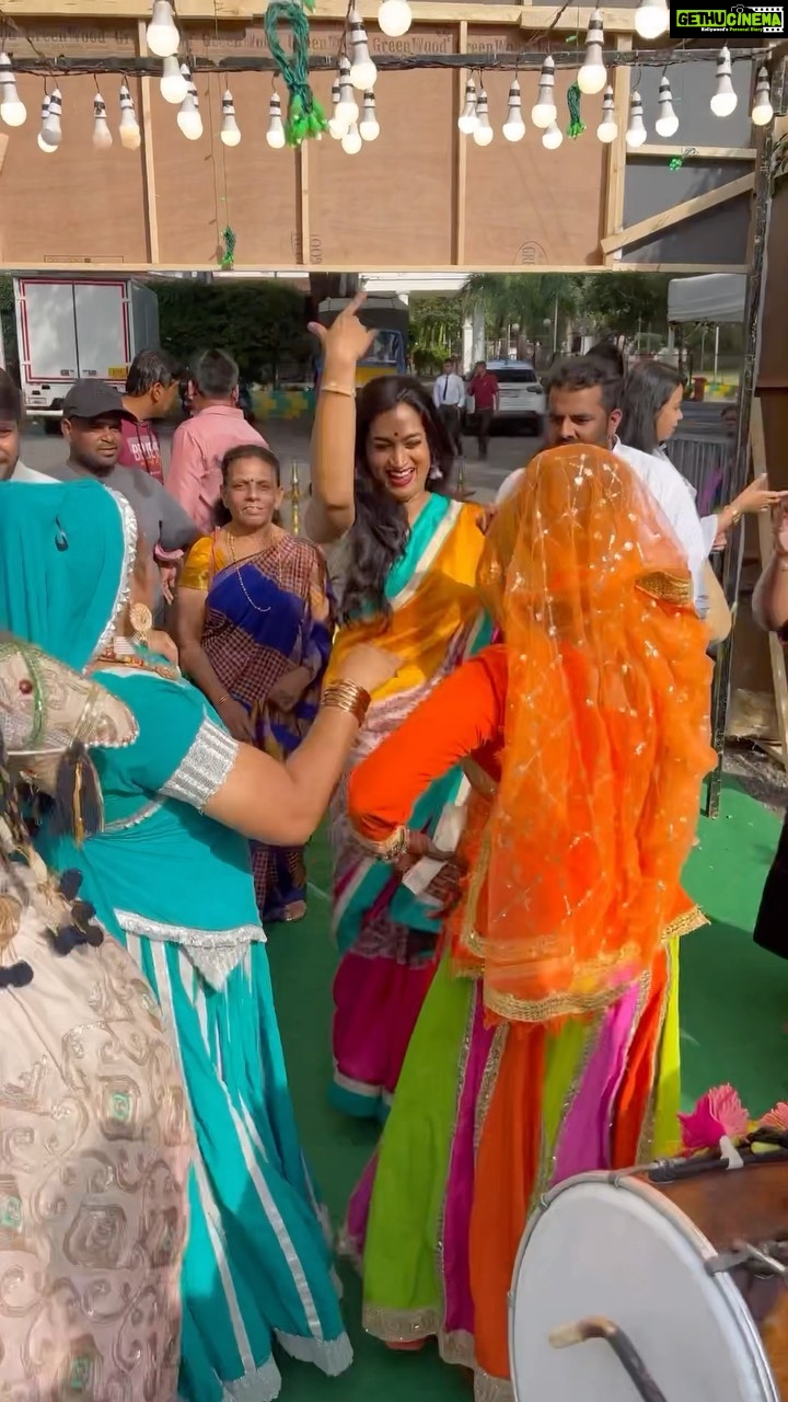 Shwetha Srivatsav Instagram - Hello Bengaluru , @indiancraftcollective_ are absolutely thrilled to bring you the 6th Edition of ICC in the heart of the city @Jaymahal Palace Bangalore Starting this Friday September 8th. A 10 day premium handicraft and handloom exhibition cum sales with live workshops, folk performances and some lip smacking traditional foods Parking is available and free Come , take home a piece of heritage. Event Date : September 08 th to September 17th Timings : 10.00 am to 9.00 pm Venue : Jaymahal Palace Hotel #CraftsofIndia #Indiancraftcollective #IncredibleIndia #bangalore