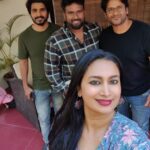 Shwetha Srivatsav Instagram - Sunday ಸಂಜೆ, Simple ಸಂಭಾಷಣೆಯಲ್ಲಿ ...@simplesuni sir & #shwethasrivatsav !! Topic ಏನಿರಬಹುದು? Any guesses? 😃 #simplicity #simpleaagondhlovestory #kannada #kannadafilm #kfi