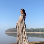 Shwetha Srivatsav Instagram - #melody #kannada #karnataka #kabini #river #sareelove #scenery #sunset #shwethasrivatsav