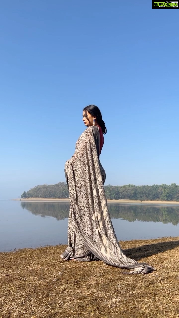 Shwetha Srivatsav Instagram - #melody #kannada #karnataka #kabini #river #sareelove #scenery #sunset #shwethasrivatsav