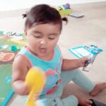 Shwetha Srivatsav Instagram – 👼🏼
#throwback #ashmithasrivatsav #darlingdaughter #funnyvideos #cute