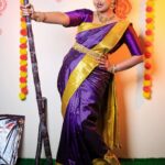 Shwetha Srivatsav Instagram – ಸೂರ್ಯ ದೇವರು ನಿಮ್ಮ ಜೀವನದಲ್ಲಿ ಸಂತೋಷ ಮತ್ತು ಬಹಳಷ್ಟು ಯಶಸ್ಸು ಮತ್ತು ಸಮೃದ್ಧಿಯನ್ನು ತರಲಿ. ಎಲ್ಲರಿಗೂ ಮಕರ ಸಂಕ್ರಾಂತಿಯ ಶುಭಾಶಯಗಳು.
MUA : @makeupstoriesbysumachikkegowda 
📸: @royalweddingphotography_blore 
Saree: @bhargavi_vikyathi 
Jewellery: @jewelleryforrent_lotusbridal
