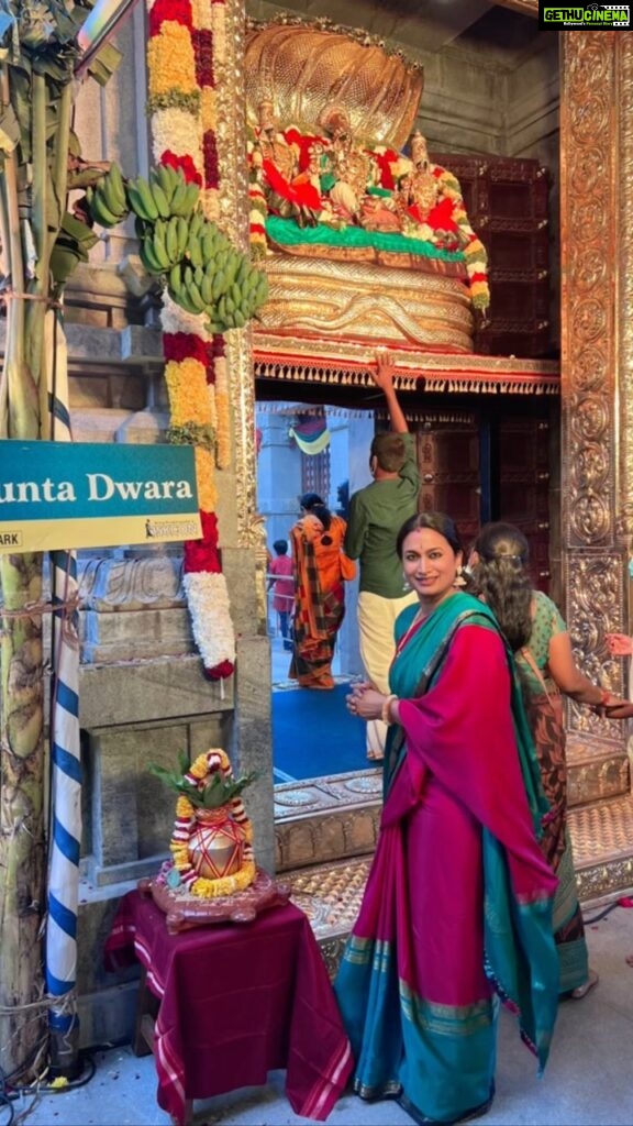 Shwetha Srivatsav Instagram - ವೈಕುಂಠ ಏಕಾದಶಿಯ ಶುಭಾಶಯಗಳು🙏!! On the sacred occasion of #VaikuntaEkadashi at the Iskcon temple @iskconbangaloretemple !! Wishing you all a blissful Sri Vaikuntha Ekadashi! May lord Vishnu bless everyone with health and happiness. #shwethasrivatsav #festival #southindian #karnataka #harekrishna #govinda #omvenkateswaragovindha🌹🙏🌹🙏🌹🙏 @amith.srivatsav @ashmitha.srivatsav