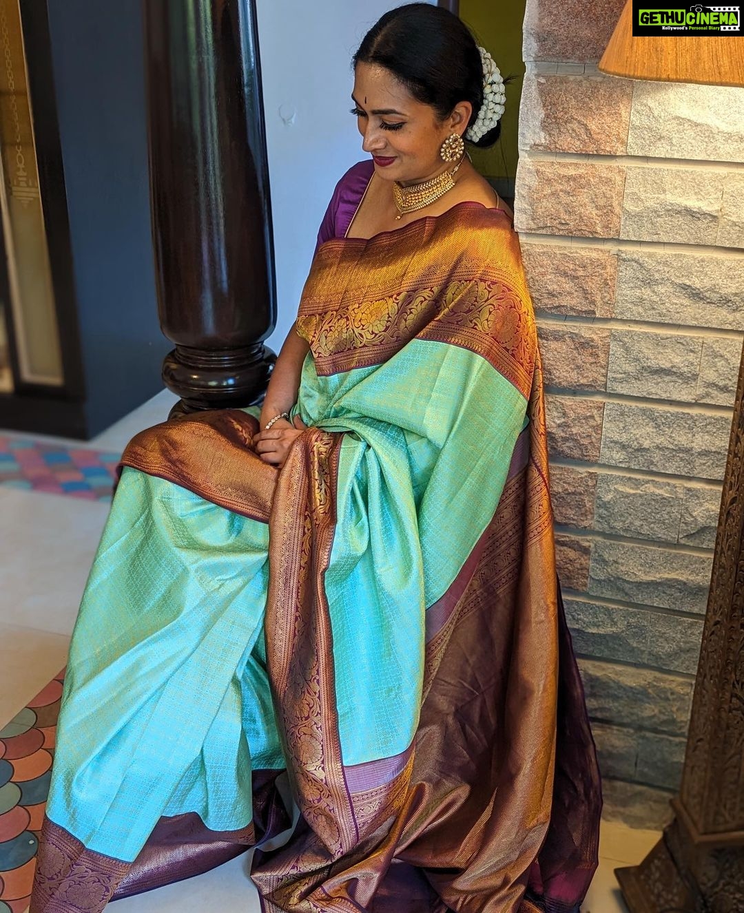 Shwetha Srivatsav Instagram - ಶೋಭಕೃತ್ ನಾಮ ಸಂವತ್ಸರದ ಯುಗಾದಿ, ದೂರಾಗಿಸಲಿ ಬೇಗುದಿ, ತರಲಿ ಬಾಳ ತುಂಬಾ ನೆಮ್ಮದಿ. #happyugadi #ugadi #indianfestival #saree #southindian #kannadati #shwethasrivatsav