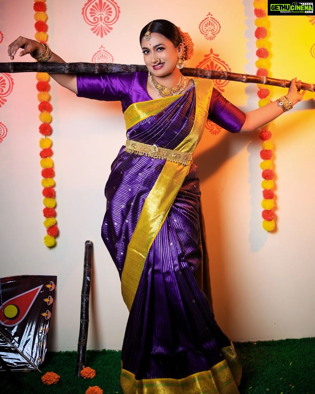 Shwetha Srivatsav Instagram - ಸೂರ್ಯ ದೇವರು ನಿಮ್ಮ ಜೀವನದಲ್ಲಿ ಸಂತೋಷ ಮತ್ತು ಬಹಳಷ್ಟು ಯಶಸ್ಸು ಮತ್ತು ಸಮೃದ್ಧಿಯನ್ನು ತರಲಿ. ಎಲ್ಲರಿಗೂ ಮಕರ ಸಂಕ್ರಾಂತಿಯ ಶುಭಾಶಯಗಳು. MUA : @makeupstoriesbysumachikkegowda 📸: @royalweddingphotography_blore Saree: @bhargavi_vikyathi Jewellery: @jewelleryforrent_lotusbridal
