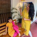 Shwetha Srivatsav Instagram - ಸ್ವರ್ಣಗೌರಿ ಮತ್ತು ಸಿದ್ದಿವಿನಾಯಕ ಸುಖ ಸಂತೋಷ ನೀಡಿ ಹರಸಲಿ. ವಕ್ರತುಂಡ ಮಹಾಕಾಯ , ಸೂರ್ಯಕೋಟಿ ಸಮಪ್ರಭ, ನಿರ್ವಿಘ್ನಂ ಕುರುಮೇದೇವ , ಸರ್ವಕಾಯೇಶು ಸರ್ವದ, ಸರ್ವರಿಗೂ ಗೌರಿ ಗಣೇಶ ಹಬ್ಬದ ಶುಭಾಶಯಗಳು 🙏🏽!!