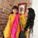 Shwetha Srivatsav Instagram – ಸ್ವರ್ಣಗೌರಿ ಮತ್ತು ಸಿದ್ದಿವಿನಾಯಕ ಸುಖ ಸಂತೋಷ ನೀಡಿ ಹರಸಲಿ.
ವಕ್ರತುಂಡ ಮಹಾಕಾಯ ,
ಸೂರ್ಯಕೋಟಿ ಸಮಪ್ರಭ,
ನಿರ್ವಿಘ್ನಂ ಕುರುಮೇದೇವ ,
ಸರ್ವಕಾಯೇಶು ಸರ್ವದ,
ಸರ್ವರಿಗೂ ಗೌರಿ ಗಣೇಶ ಹಬ್ಬದ ಶುಭಾಶಯಗಳು 🙏🏽!!