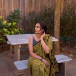 Shwetha Srivatsav Instagram – Your relationship with yourself sets the tone for every other relationship you have!! #loner #love #lifelongromance #saree #sareelovers #melody #bhoolebisregeet