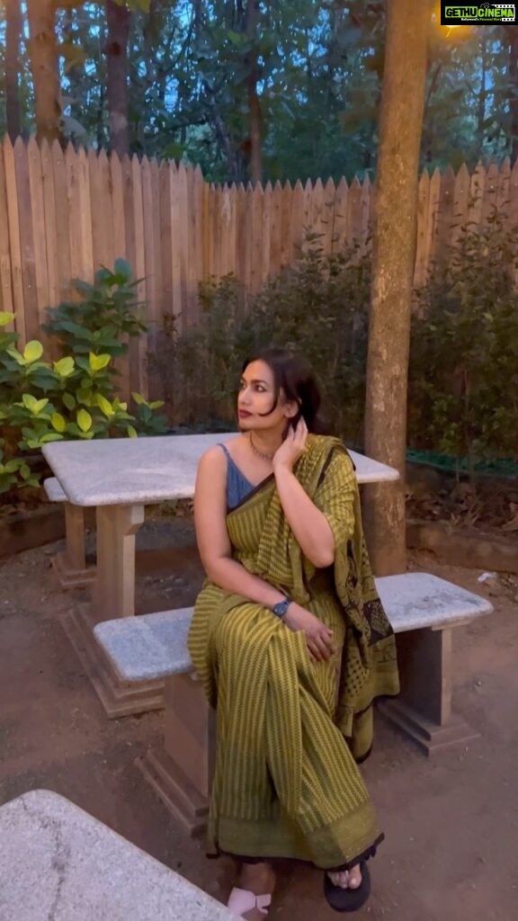 Shwetha Srivatsav Instagram - Your relationship with yourself sets the tone for every other relationship you have!! #loner #love #lifelongromance #saree #sareelovers #melody #bhoolebisregeet