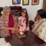 Shwetha Srivatsav Instagram – ತಾಯಿಗಿಂತ ದೇವರಿಲ್ಲ !! ಜನ್ಮ ನೀಡಿದ ಜನ್ಮದಾತೆಗೆ ಜನ್ಮದಿನದ ಶುಭಾಶಯಗಳು @vinodinikalyan__gmail_._com 🤗🎂🥳❤️🙌🏼!! #happybirthday #loveyouamma #mother #grandma