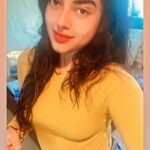 Siddhi Idnani Instagram - just my favourite top making a comeback! Swipeee right to see what refrained me from wearing my favourite top 😜☀️ #AnythingForTiramisu 🥹