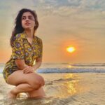 Siddhi Idnani Instagram - missing the Goan sunshine a little extra today!🍍⛅️