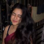 Siddhi Idnani Instagram - Random as random can get.. wore my grandmoms saree and made my brother record me smiling and grinning away 💜