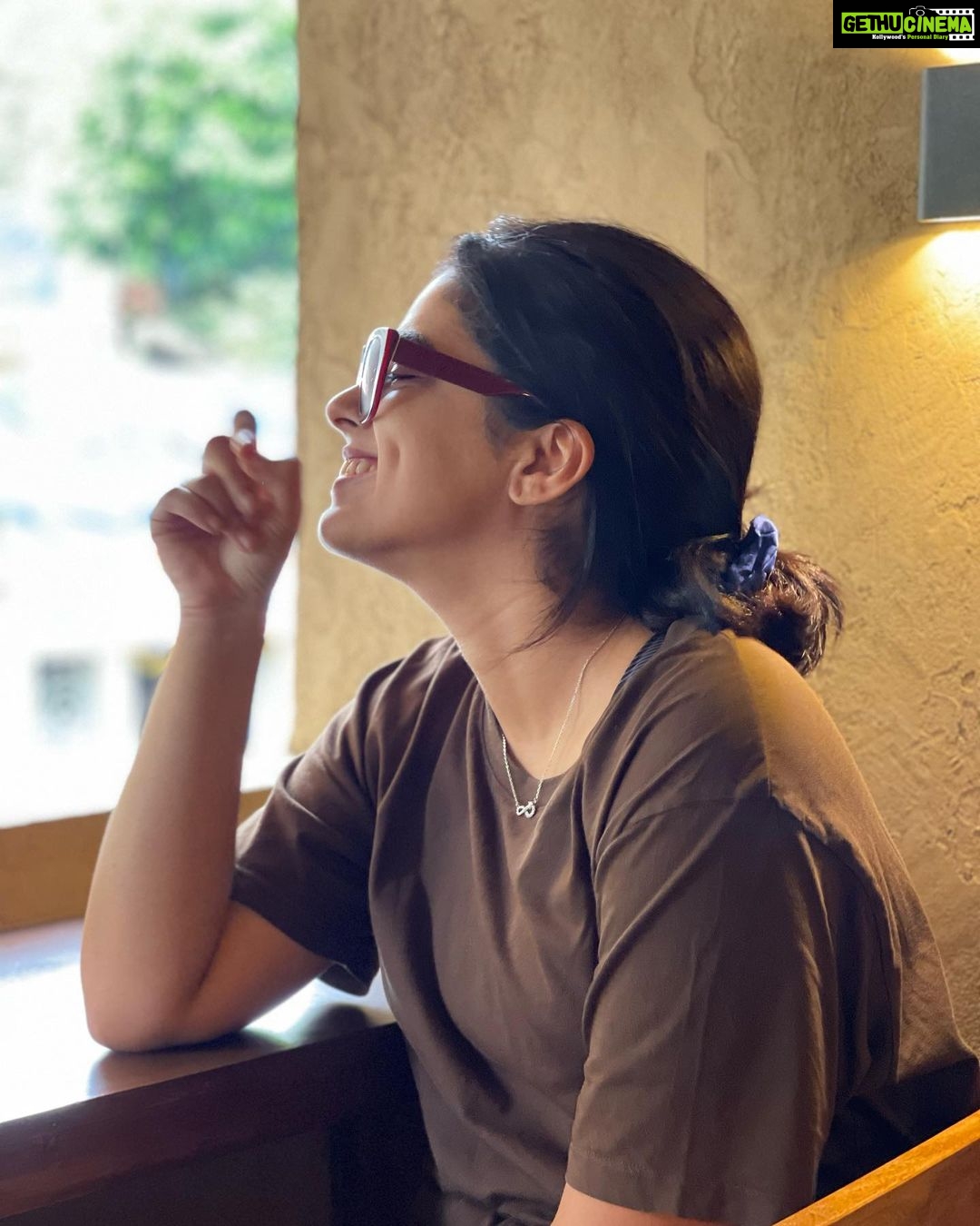 Siddhi Idnani Instagram - Today I decided to be just…Happy! 🥰 Woke up early (after a long time) dragged my brother for moral support. Went to the beach, during monsoon it just hits different 🌧️ Tried a new place for breakfast and had my favourite Vietnamese coffee and some croissants 🥐 And clicked lots of pictures of it all 🥰 The point being, YOU get to decide what you make out of today. 🥰